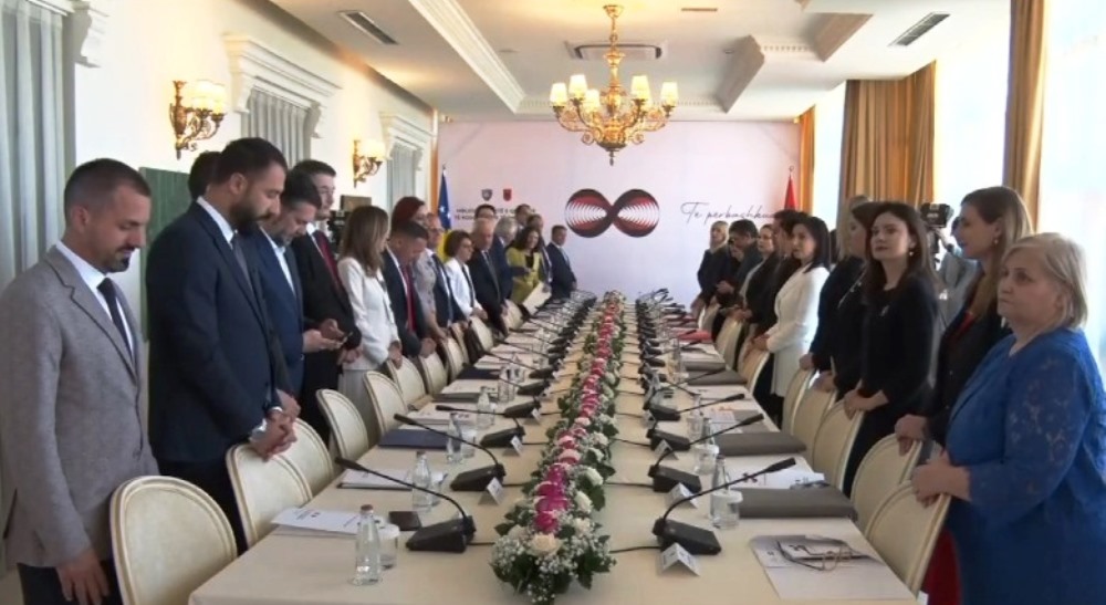 Nis mbledhja e 8 mes dy qeverive, pritet firmosja e 19 marreveshjeve